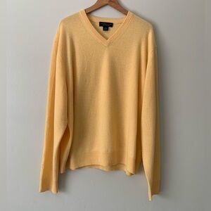Bloomingdale's Men's Cashmere Sweater
Heather Yellow XXL V-Neck NWOT